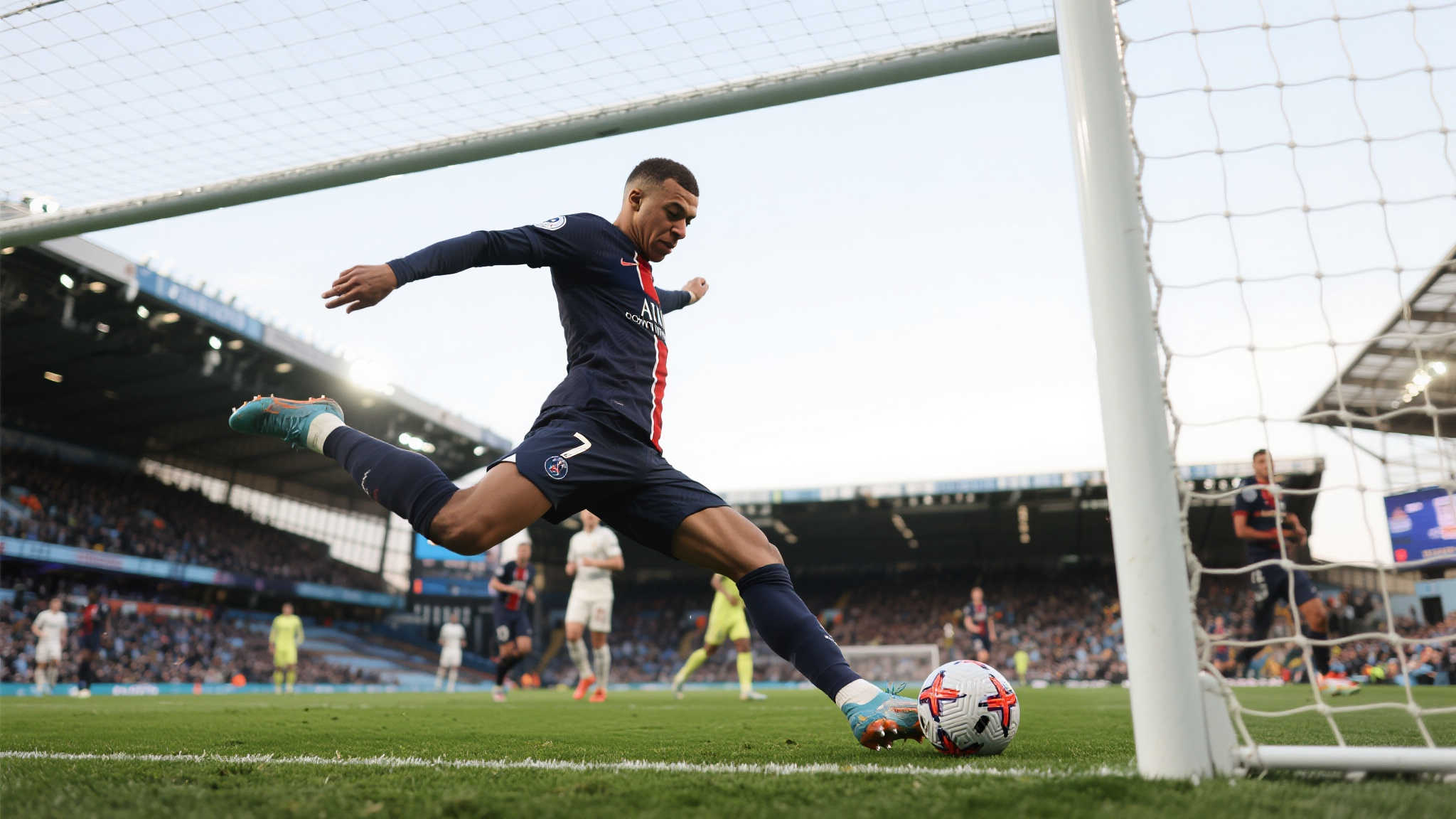 特尔精彩弧线球建功,3-2!法国U21逆转丹麦U21 很多业内人士指出,这类高难度破门往往需要运动员兼具